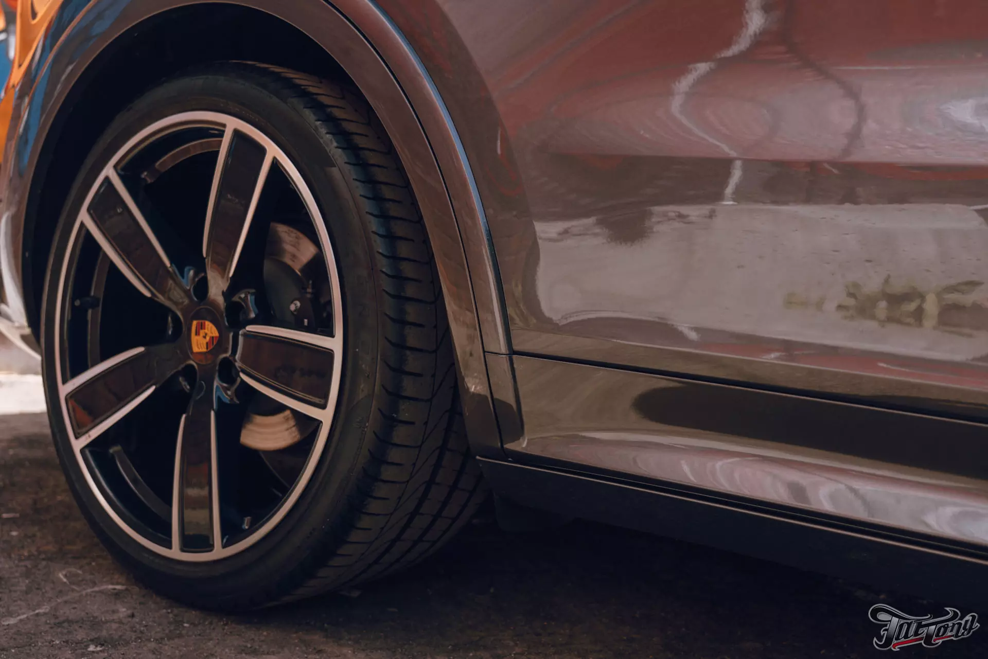 Porsche Cayenne. Оклейка в полиуретан. Окрас дисков